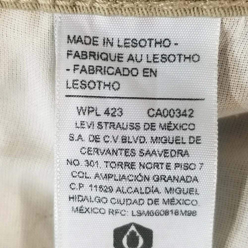 Levi's signature cargo hiking shorts men's 40 x 10 beige Flex stretch outdoor
